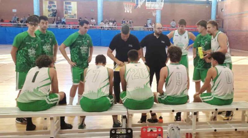 Segon partit de la temporada pel sènior A sitgetà. Després de la gran victòria a pista del Castellbisbal, els sitgetans volien continuar amb aquesta dinàmica contra el Barberà, equip que va perdre a la primera jornada i la temporada passada jugava a Super Copa.